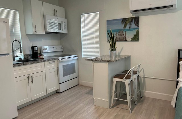 2538 Chic Studio Near Art District