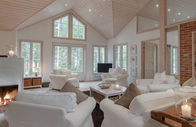 260m2 Luxurious seafront Villa on Private Estate