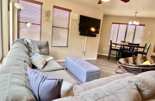 2B/2B condo with pool, jacuzzi, and stunning views