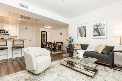 2BD near UCLA with Parking