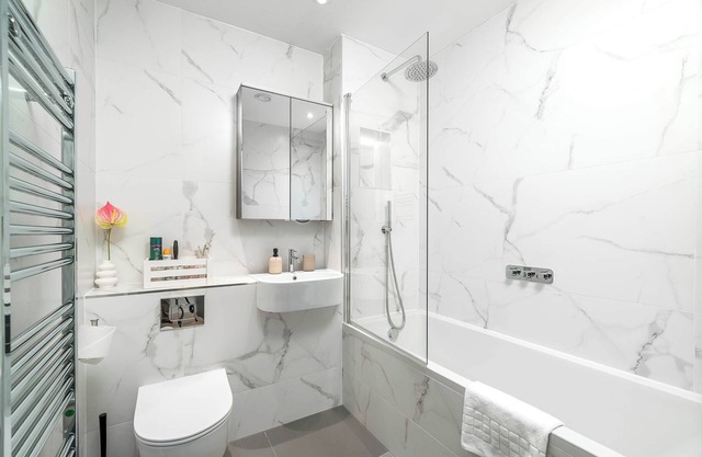 2Bed 2Bath @ Hendon - 3 min to Train - 65 Inch TV