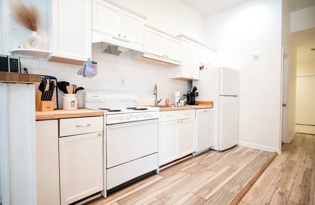 2BR Boho Chic Duplex, Savannah ・Near Tybee Island!