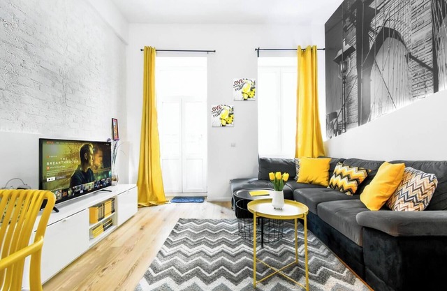2BR Bourgeois Chic - Central - Close to Metro