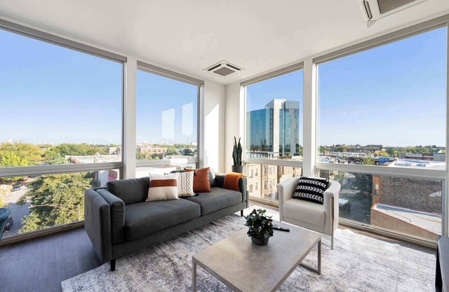 2BR City Loft Amazing Glass Views