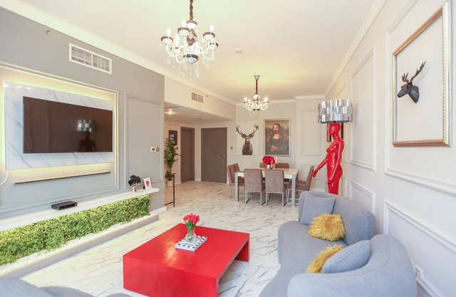 2BR French Chic Down Town Apt