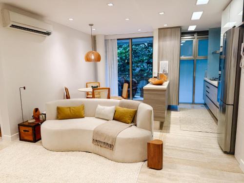 2BR Heart of Leblon with Balcony, Renovated Gem