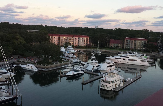 2BR Hilton Head Villa (Harbour Town) July 4 getaway for family & friends.