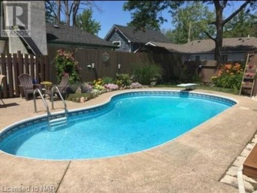 2BR Lakeside Oasis with BBQ and Pool