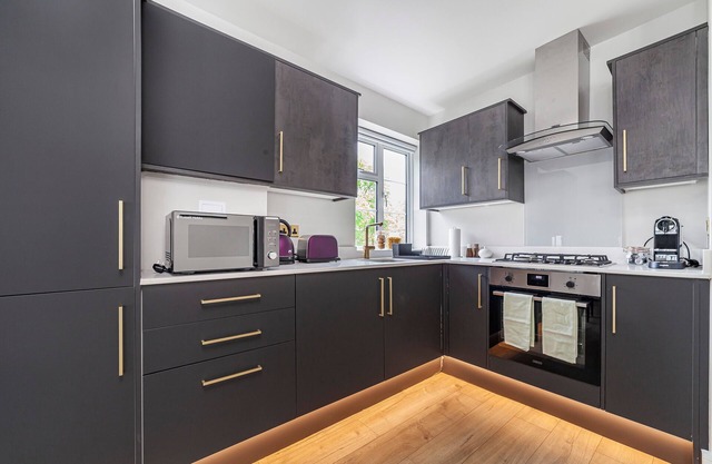 2BR Lux Stylish Penthouse w/Views