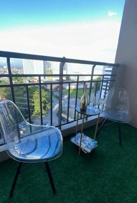 2BR near BGC & Makati. Karaoke, Netflix, Amazon Prime