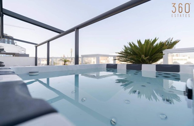 2BR Penthouse Paradise w/Jacuzzi & BBQ in Sliema