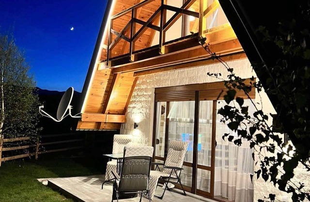 2BR Pinewood House in the Heart of Zabljak