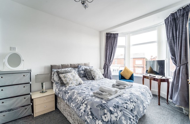 2br-sleeps5-privategarden-freeparking-pets