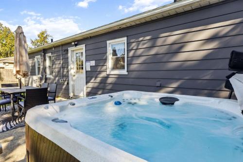 2BR with Private Hot Tub