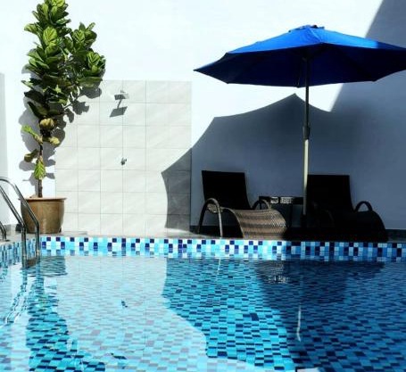2Houses with A Huge Private Pool 8 Bedrooms & 8 Bathrooms