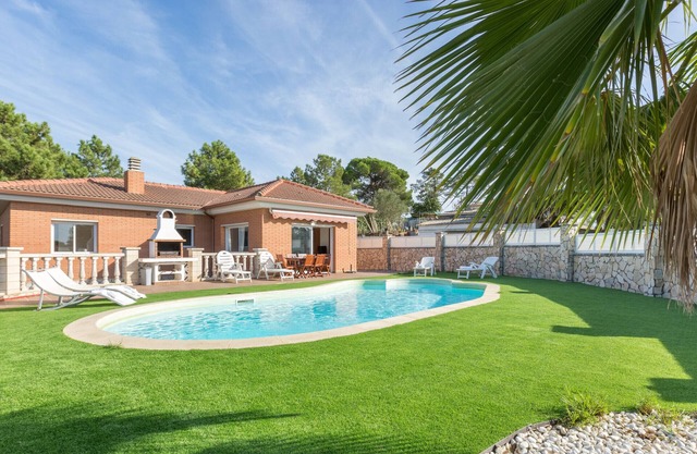 2MARIAN01 - Nice 3 bedroom house with private pool located in a quiet residential area