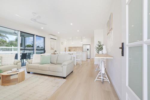 2min walk to Esplanade - Perfect Bargara Escape