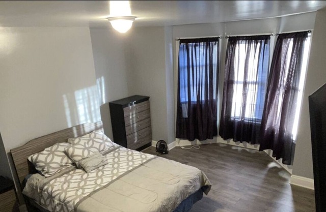 2nd floor Accommodating Contemporary Clean and safe 3 bedroom Apartment