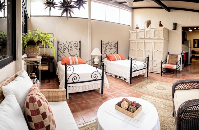 2nd Floor Casita with Panoramic Mountain and Lake Views