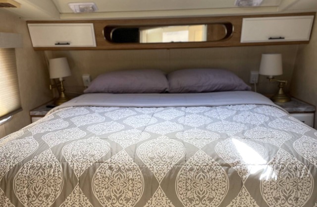 2RV/Stunning and comfortableCamper/private/freeparking/internet and Netflix