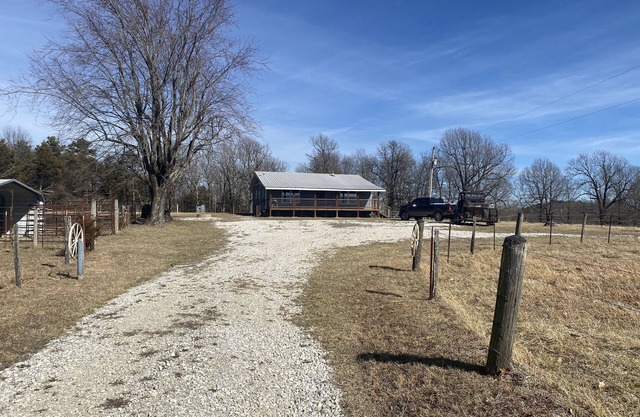 3/4 Mile from Wilderness Rider Buffalo Ranch,near Buffalo River w/RV Elec Hookup