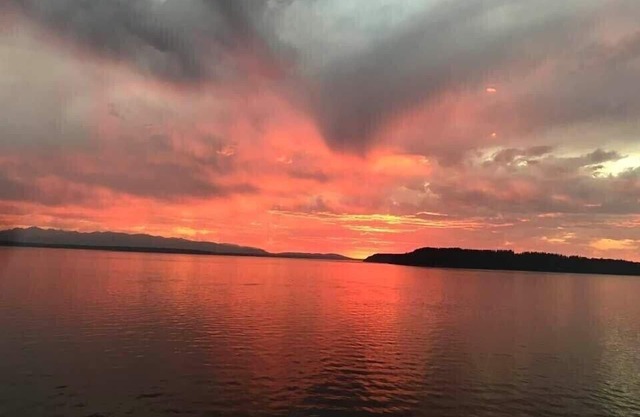 3, 6 or 12 month options, close to Seattle, dining, shopping-Waterfront beauty