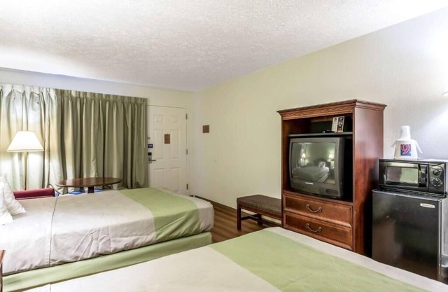 3 Affordable Rooms w/Complimentary Breakfast & Close Proximity to I-95