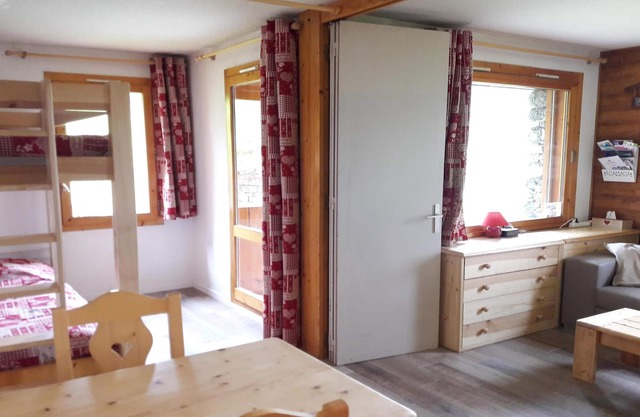 3 * appt, 5 people in the heart of the resort, open to hikers out of season