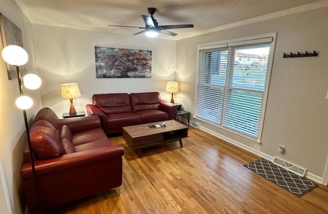 3 Bed 1.5 Bath Pet Friendly Apt