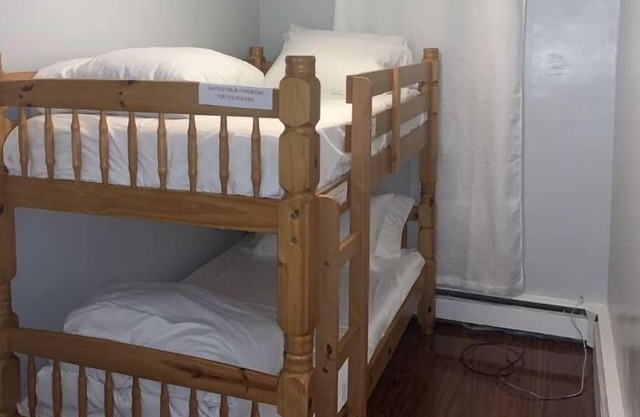 3 bed/1 bath (with a king bed) best location, connect to everywhere