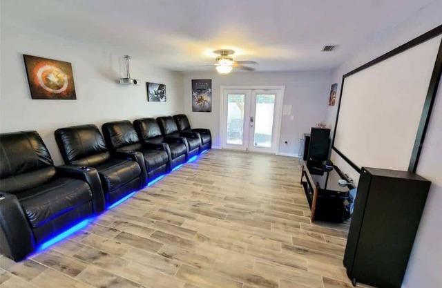🏡 3 Bed, 2.5 Bath | Heated Pool, Jacuzzi & Sauna! Tampa, FL