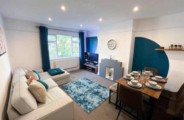 3-bed Chelmsford apt w/garden