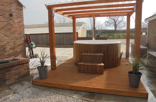 3 bed cottage on farm with hot tub & pool in quiet village in north yorkshire