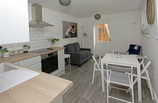 3 bed detached house in Telford