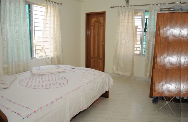 3 Bed Flat. Basundhara Block A. free parking. 10 Min Jamuna Future Park