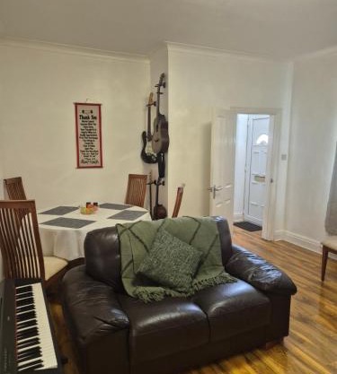3 bed house - all amenities - Middleton