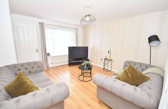 3 Bed House, Sleeps 5, Walking Distance to Centre