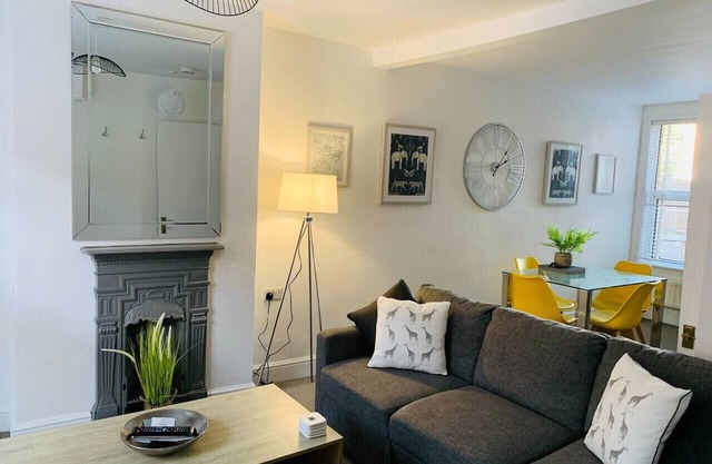 3 Bed in Salisbury sleeps 6