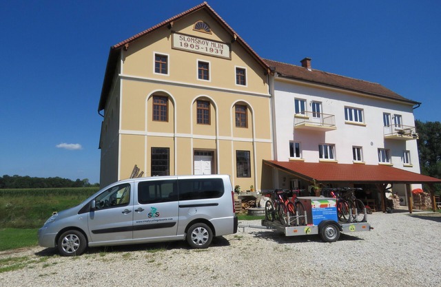 .3 Bed Mill House in the countryside attached to a 100 year old flour mit