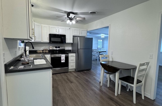 3 Bedroom 1 Large Bath, w/Fenced Back Yard!n3 Miles from West Plains!
