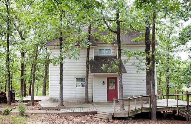 3 Bedroom 2 Bath Cozy Country Home with beautiful scenery