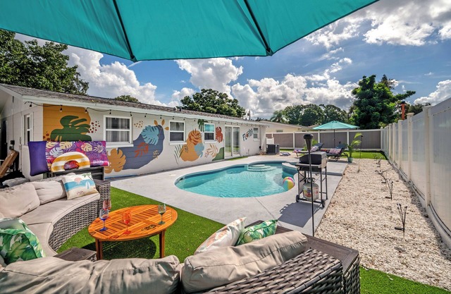 3 Bedroom 2 Bathroom HEATED POOL home with putting green! Pet Friendly
