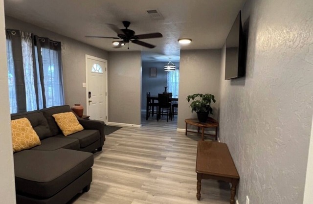 3-bedroom, 2- Bathroom house in marvelous Clayton, NM with AC, WiFi!