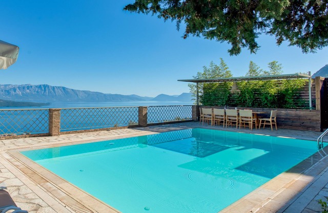 3 bedroom/5 bathr Villa/private pool/breathtaking sea views/6mins from beach