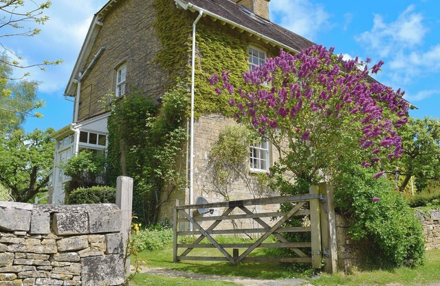 3 bedroom accommodation in Church Enstone, near Chipping Norton