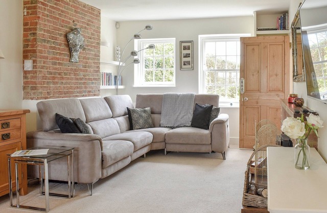 3 bedroom accommodation in Ewhurst Green, near Robertsbridge