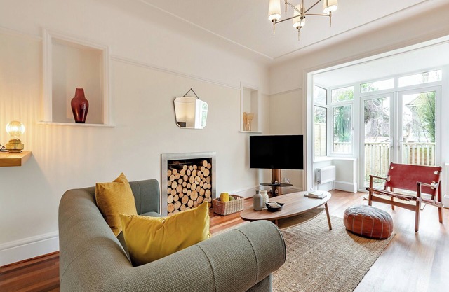 3 bedroom accommodation in Bournemouth