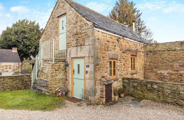 3 bedroom accommodation in Cutthorpe, near Chesterfield