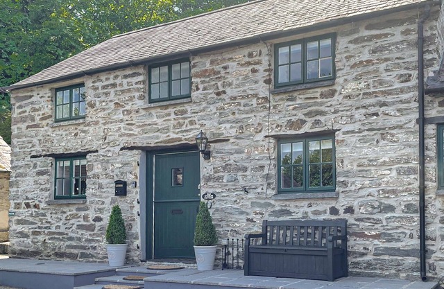 3 bedroom accommodation in Ponthirwaun