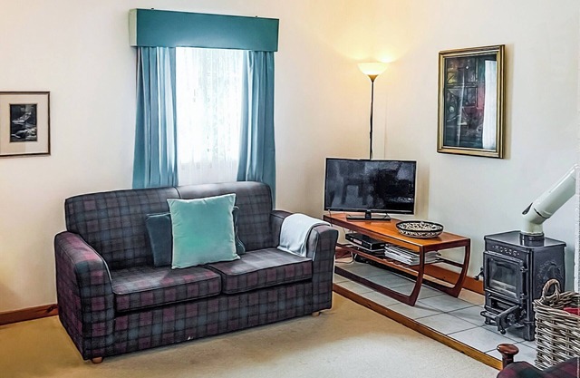 3 bedroom accommodation in Whiting Bay